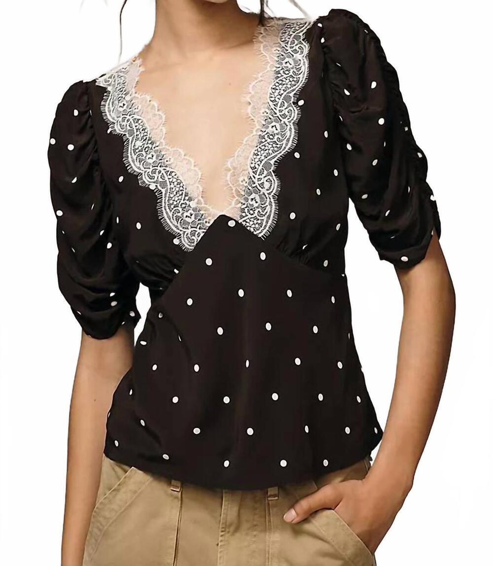 NEW RAILS lazara lace v-neck short sleeve top in cocoa polka dots
